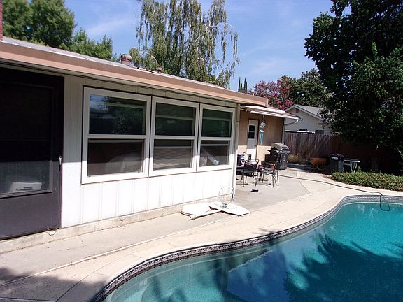 2nd image of 1111 Robert Dr