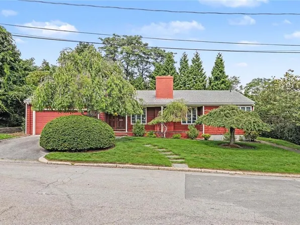 15 Cambria Ct, Pawtucket, RI 02860