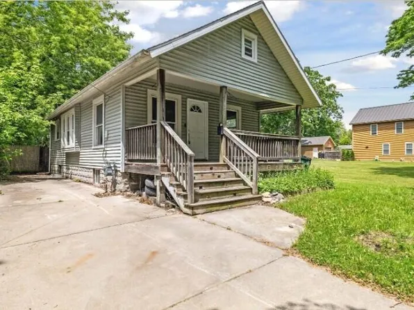 1401 Comfort St, Lansing, MI 48915