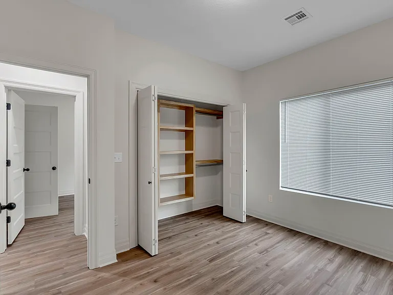1811 E Liam Ct — Photo 4