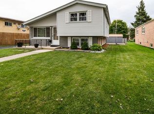9537 S Mansfield Ave, Oak Lawn, IL 60453