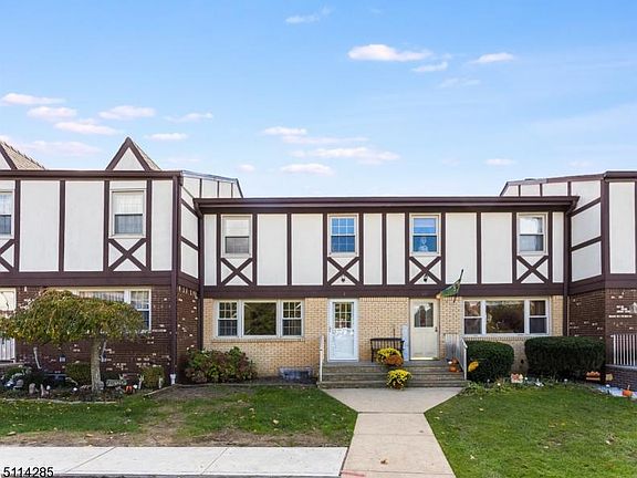 2nd image of 21 Tudor Pl #21