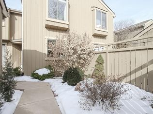 930 Oak Hill Rd, Barrington, IL 60010