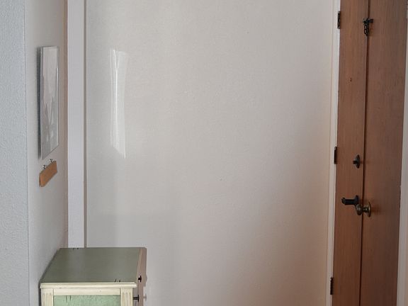 Front entry hallway.