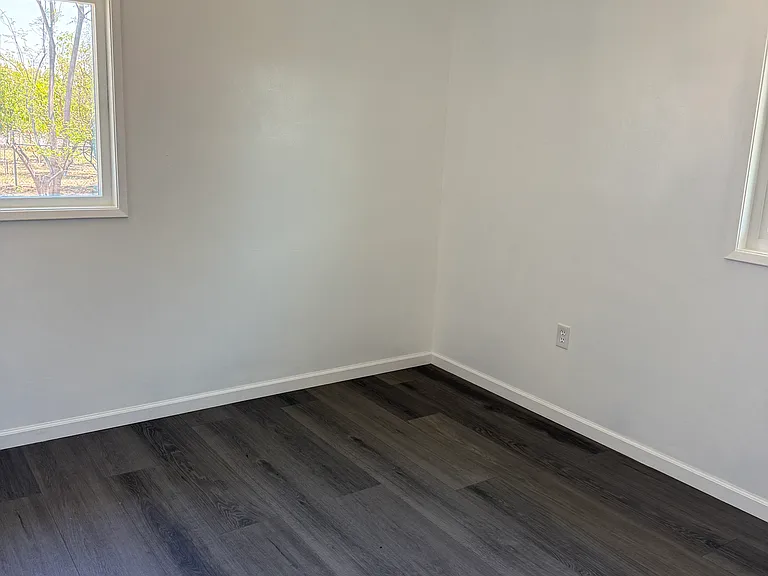 9823 Lombardy Ave — Photo 11