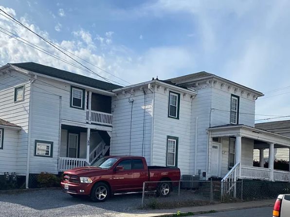 702 Nelson St