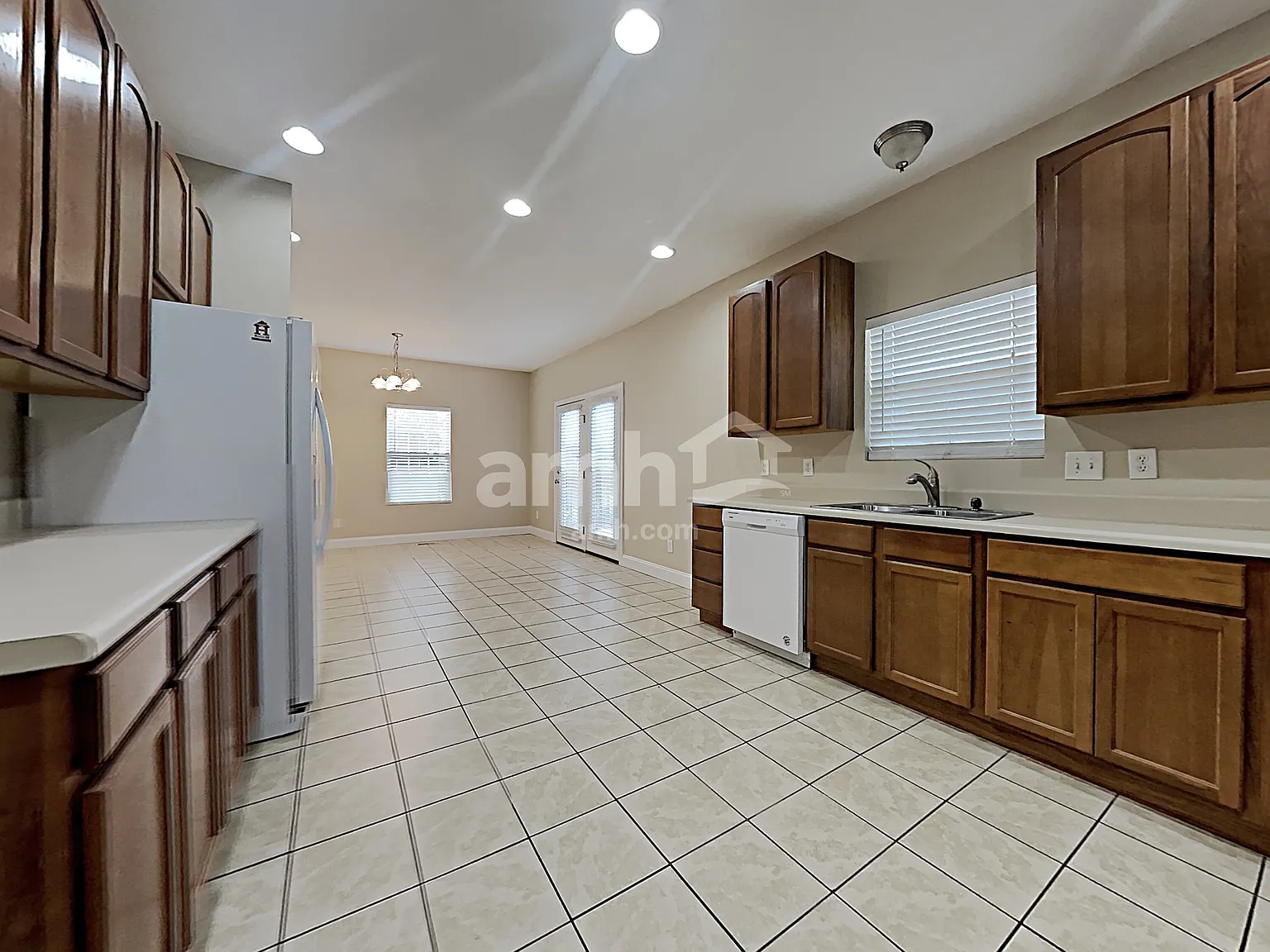 3 bed, 2.5 bath, 1864 sqft, $2,415 — Photo 3