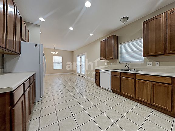 3rd image of 8123 Chestnut Hill Ln