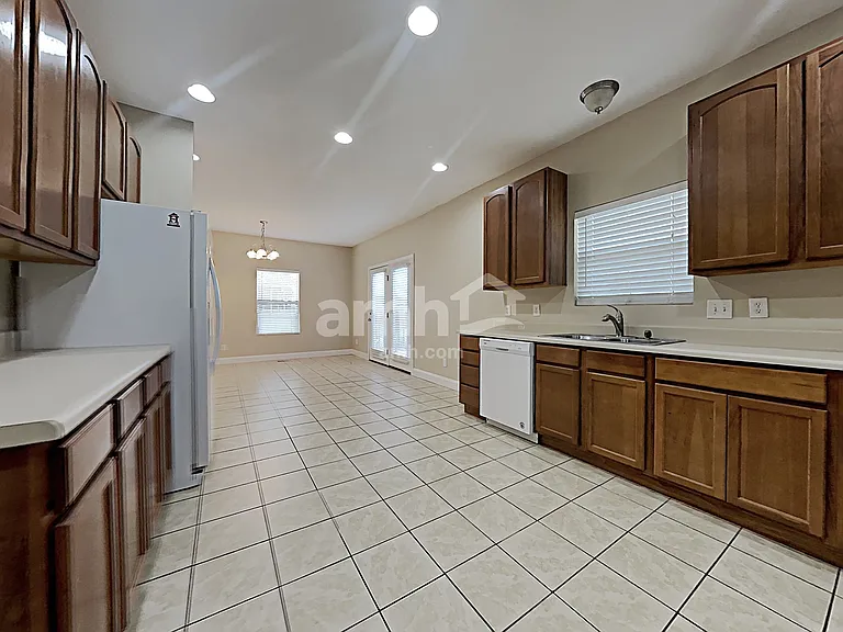 8123 Chestnut Hill Ln — Photo 3