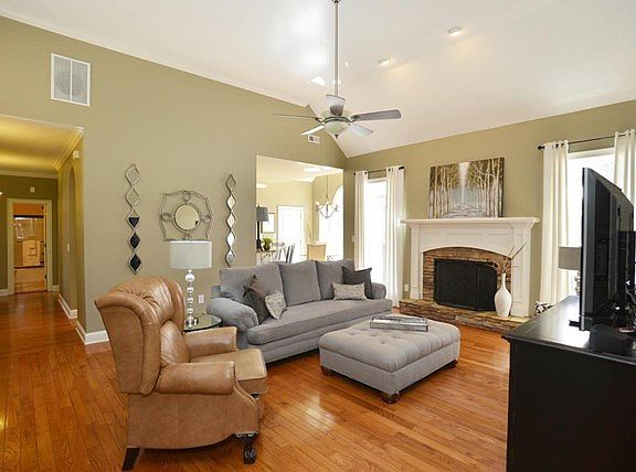 4th image of 300 Postwood Dr