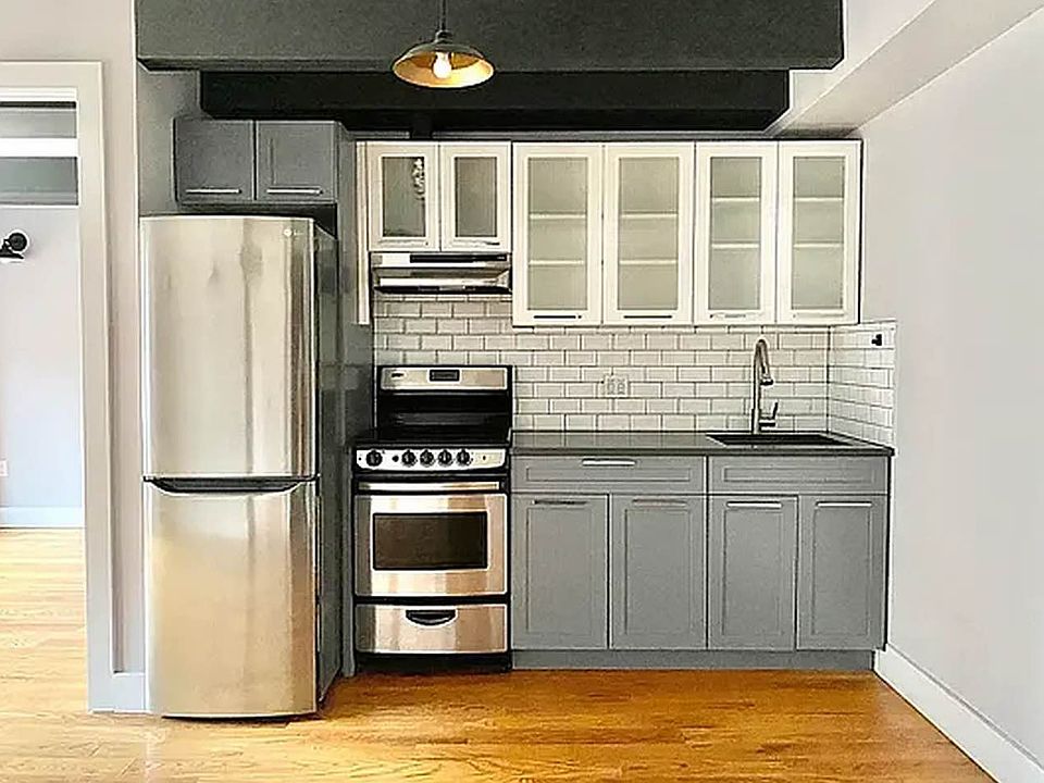 2nd image of 186 Lenox Rd #5L