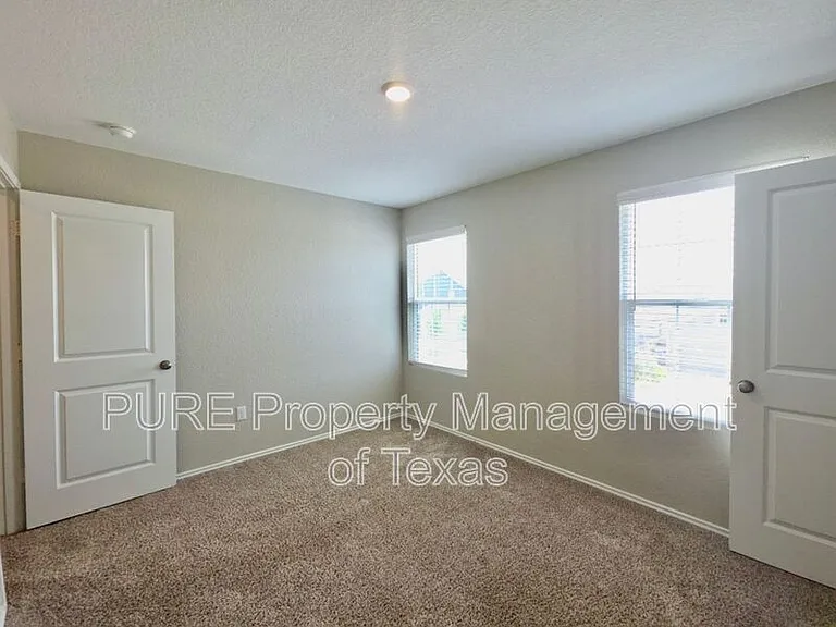301 Freshwater Dr — Photo 16