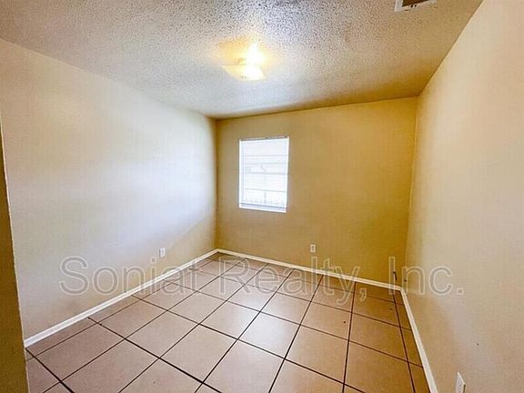 4th image of 15534 Dwyer Blvd #1