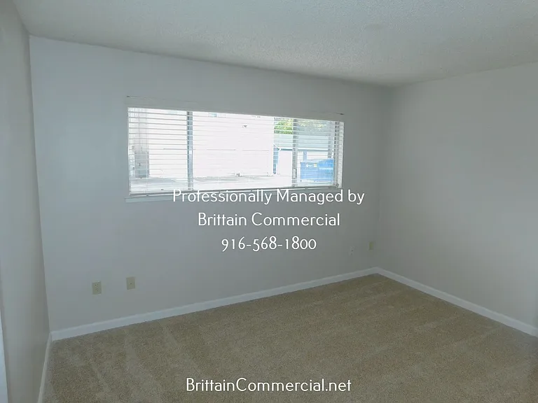 2818 O St #15 — Photo 8
