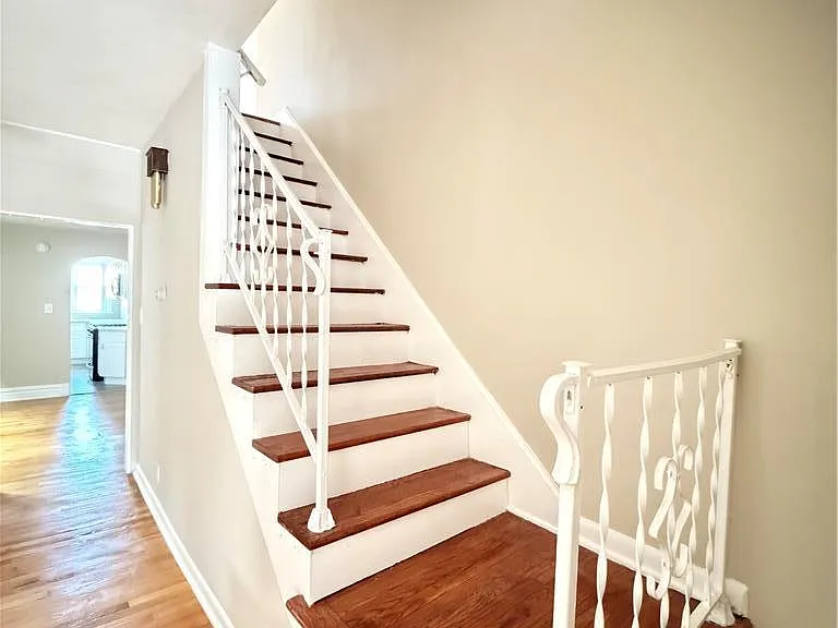 230 E Fairview St — Photo 7