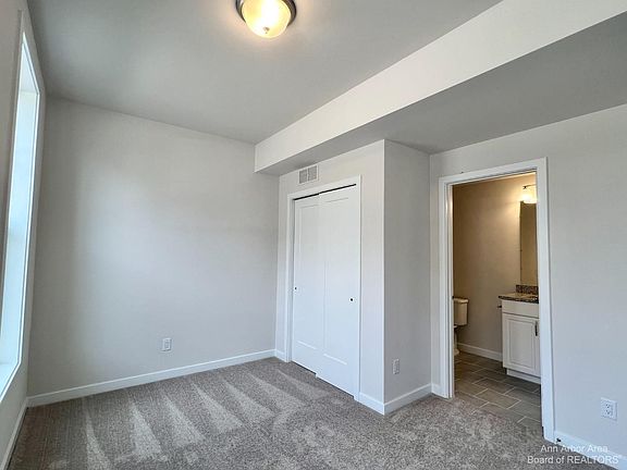 5th image of 2706 S Spurway Dr