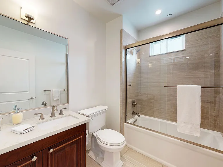 907 S Shenandoah St #101 — Photo 19