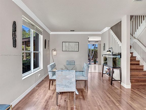 4th image of 214 La Costa Ct