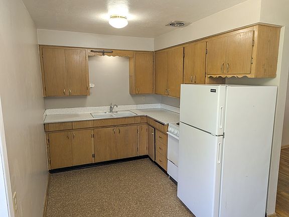 4th image of 923-945 Fir St S #933