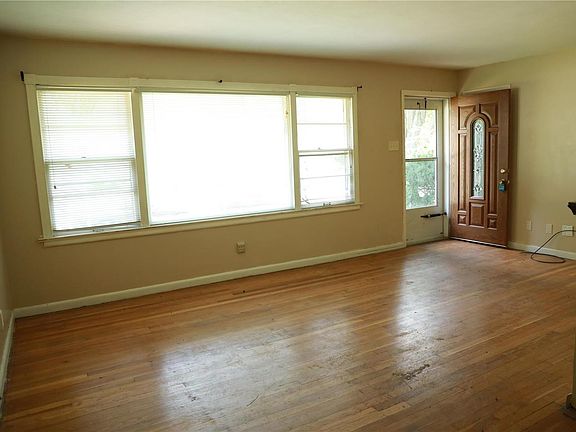 3rd image of 53 Fenwick Dr