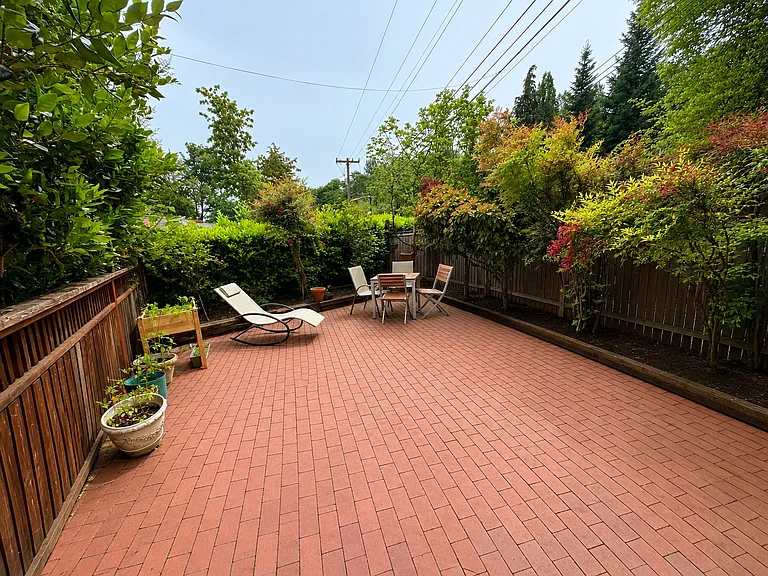2362 Boyer Ave E — Photo 20