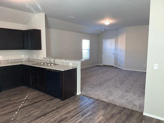 3rd image of 1833 Sloane Dr