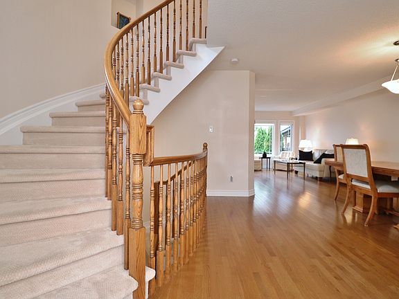 5th image of 219 Gossamer St