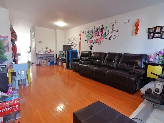 5th image of 18 Wright St Floor 2