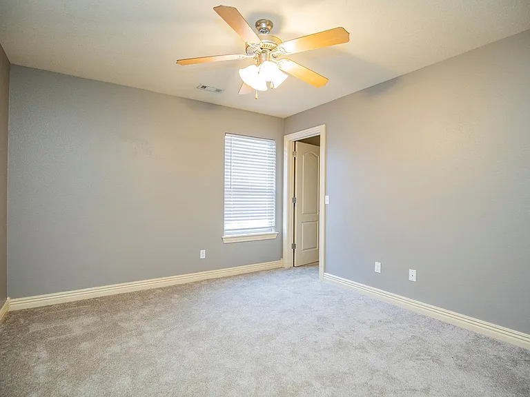 2308 Chinquapin — Photo 15