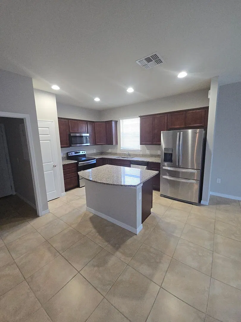 3 bed 2 bath home built in 2021 — Photo 4