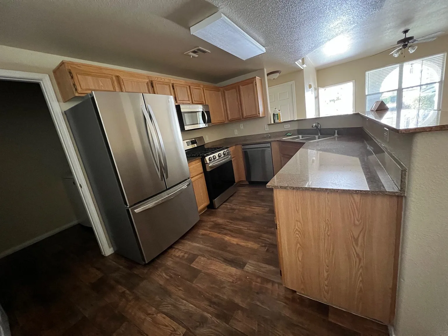 2 bed, 1078 sqft, $1,700 — Photo 4