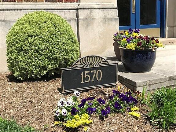 4th image of 1570 Kanawha Blvd E APT 302