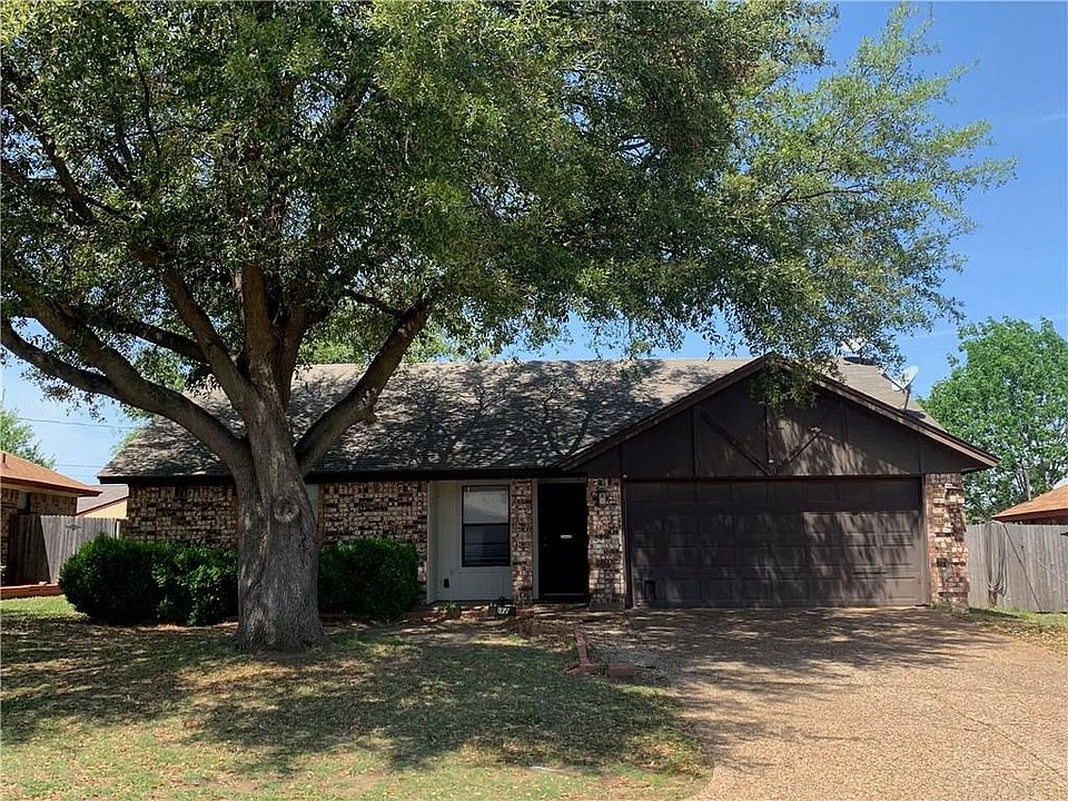 1st image of 712 Nicole Dr