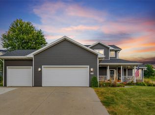 611 W Scenic Valley Dr, Indianola, IA 50125