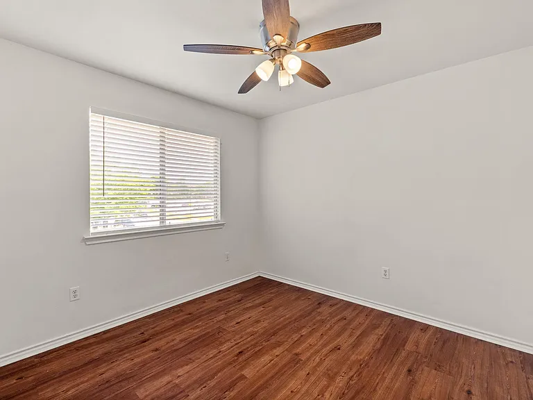 1908 Windy Park Dr — Photo 23