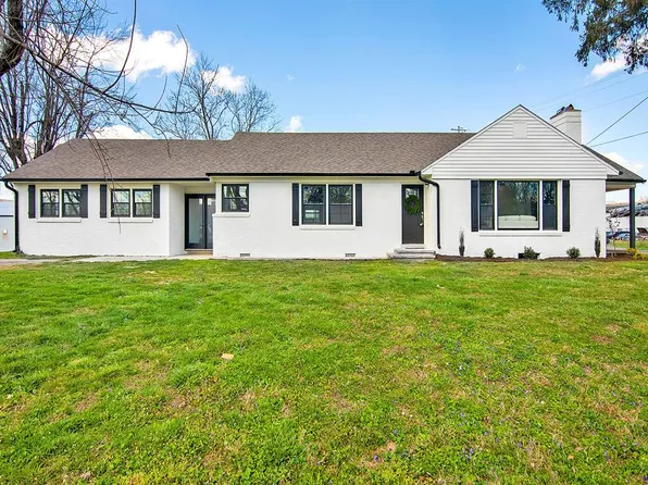112 E 7th St, Livingston, TN 38570