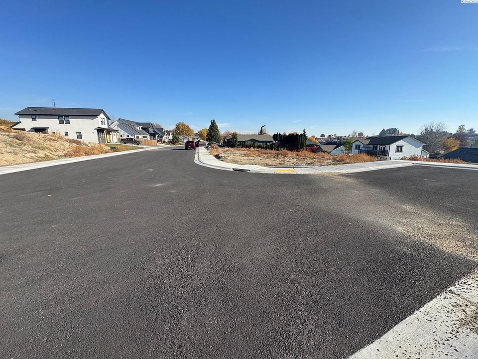 2nd image of 898 Ellen Ln