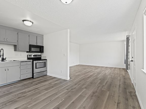 5th image of 3132 Lombard Ave APT 3