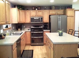 124 Woodberry Dr, Delafield, WI 53018