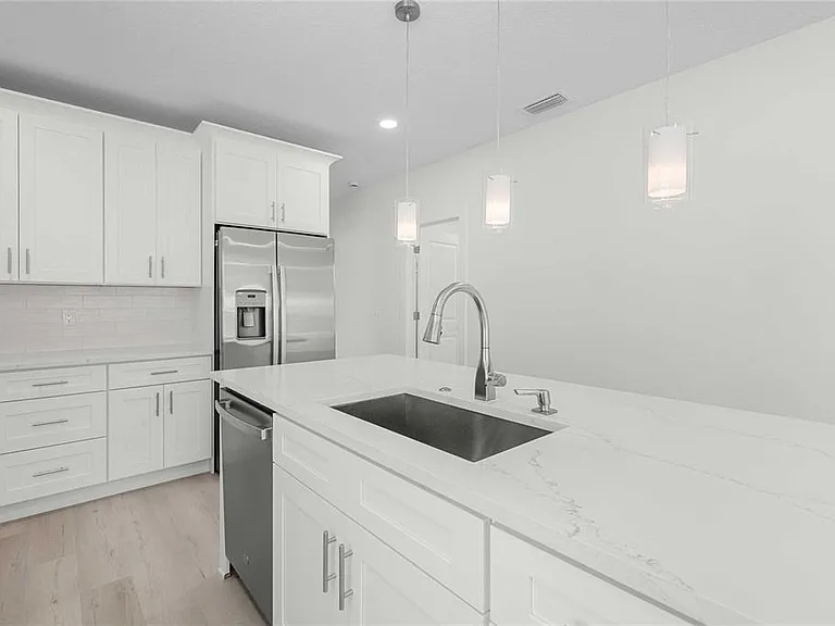 2203 N Blvd — Photo 18