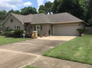 3159 Greenwillow Dr, Port Neches, TX 77651
