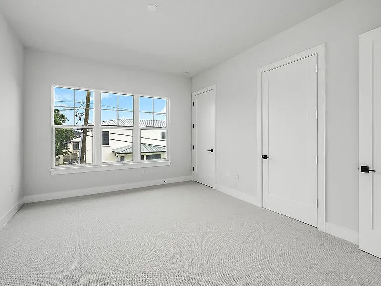111 Watson Dr — Photo 37