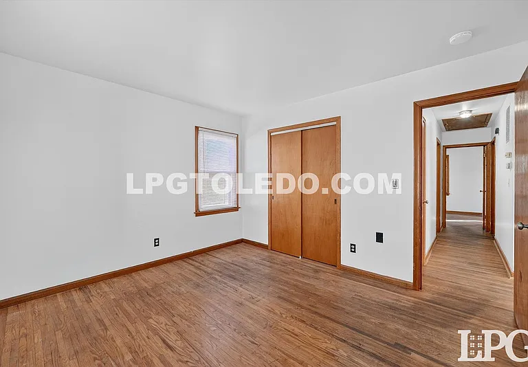 1525 Akron St — Photo 23