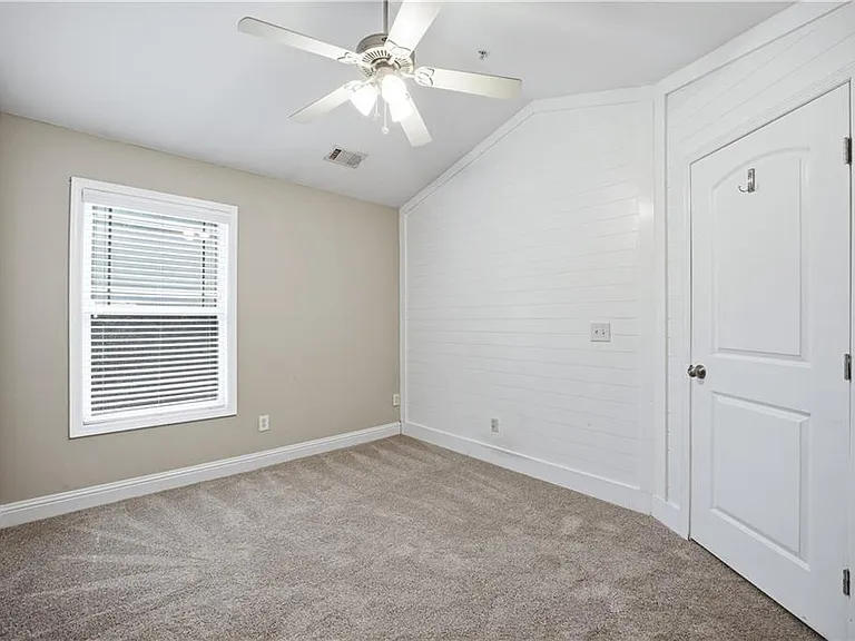 211 Oconee River Cir — Photo 20