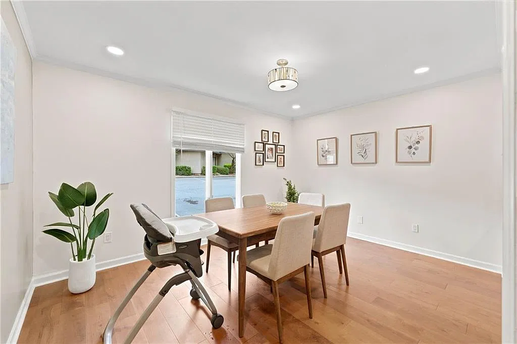 3 bed, 3.5 bath, 1982 sqft, $3,750 — Photo 3