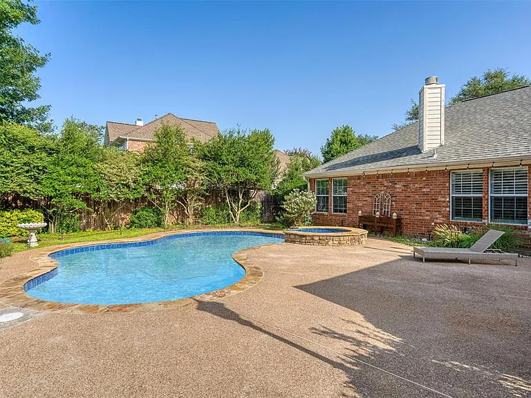 1305 Normandy Dr — Photo 16