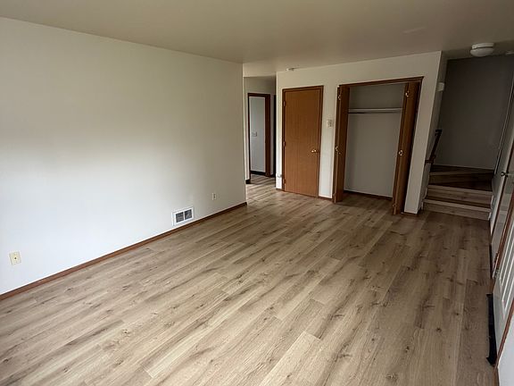 2nd image of 380-382 NW Parr Dr