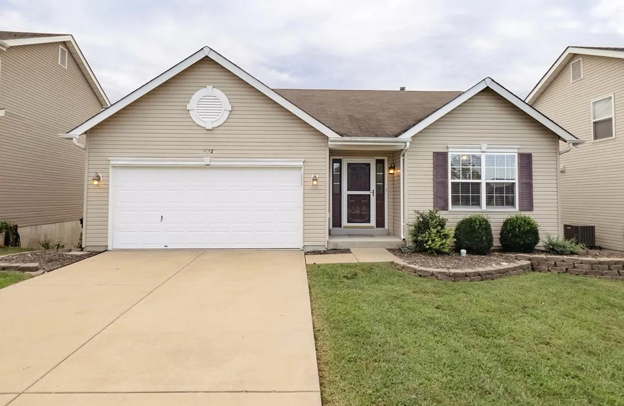 1412 Tisbury Cir — Photo 1