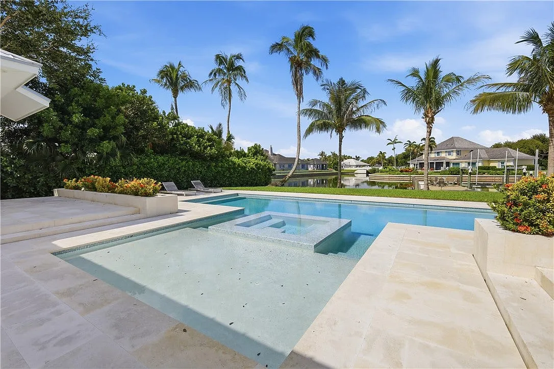 4 bed, 4.5 bath, 4196 sqft, $25,000 — Photo 2