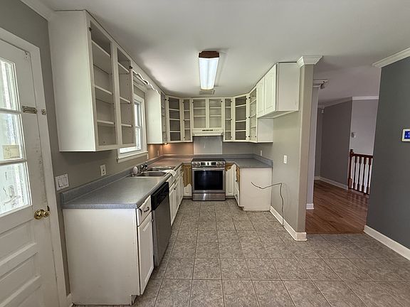 2nd image of 1004 Red Oak Dr